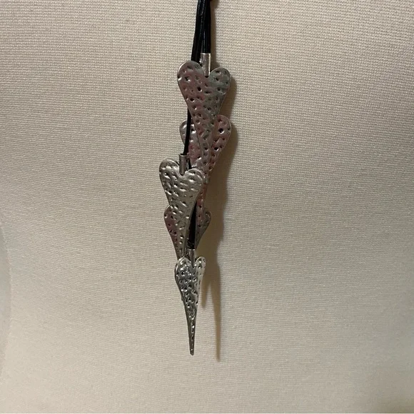 Black & Silver Arrow Necklace - Picture 2 of 4